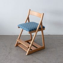 ［アップサイクル品］日進木工 アクタス 学習椅子T-KIDS オーク材 / ウレタン塗装 ミナペルホネン tambourine / ブルー