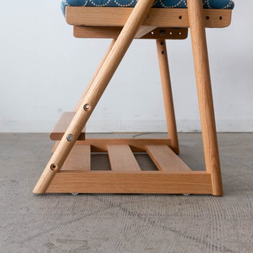 ［アップサイクル品］日進木工 アクタス 学習椅子T-KIDS オーク材 / ウレタン塗装 ミナペルホネン tambourine / ブルー