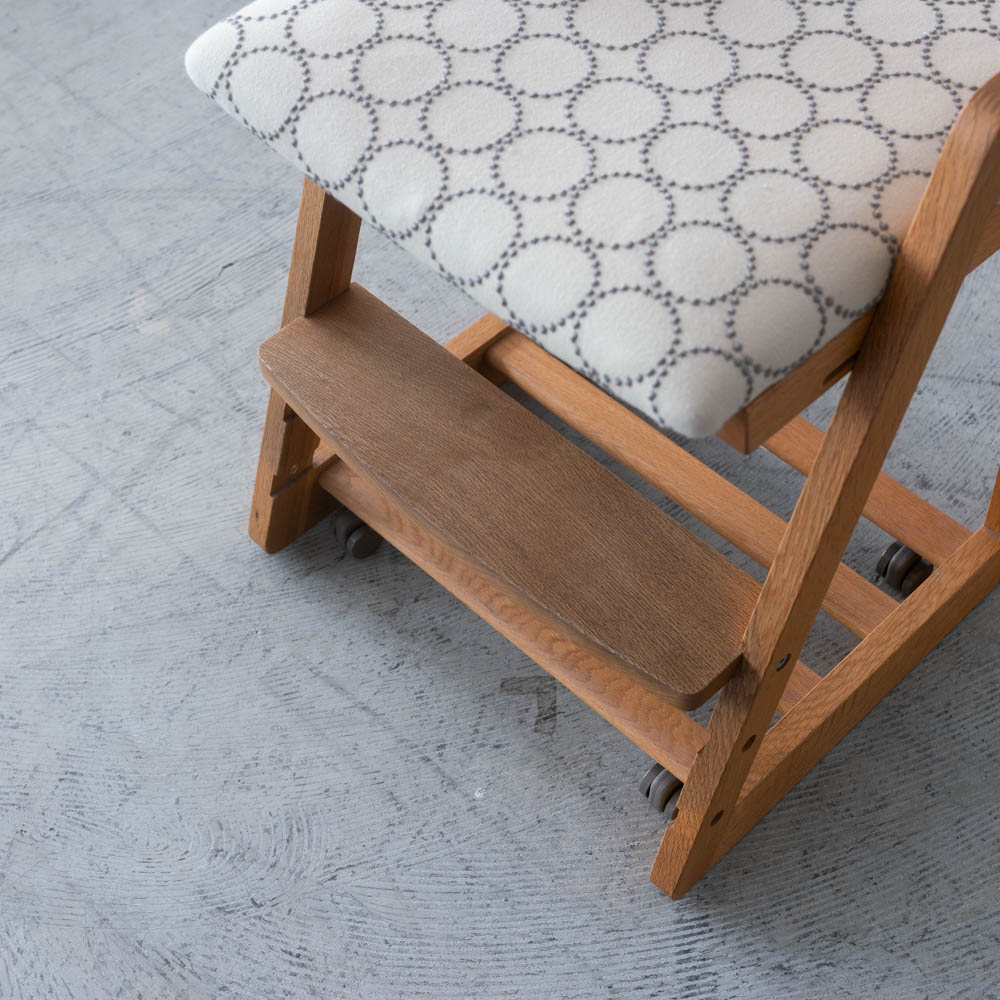 送料込［アップサイクル品］飛騨産業 学習チェア ホワイトオーク キャスター付 張地ミナペルホネン tambourine dop