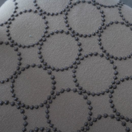 送料込［アップサイクル品］飛騨産業 学習チェア ホワイトオーク キャスター付 張地ミナペルホネン tambourine dop