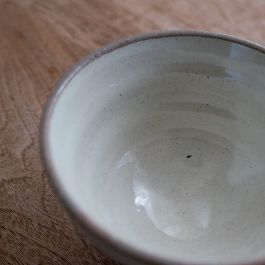 赤ドット茶碗 白（こぶり）