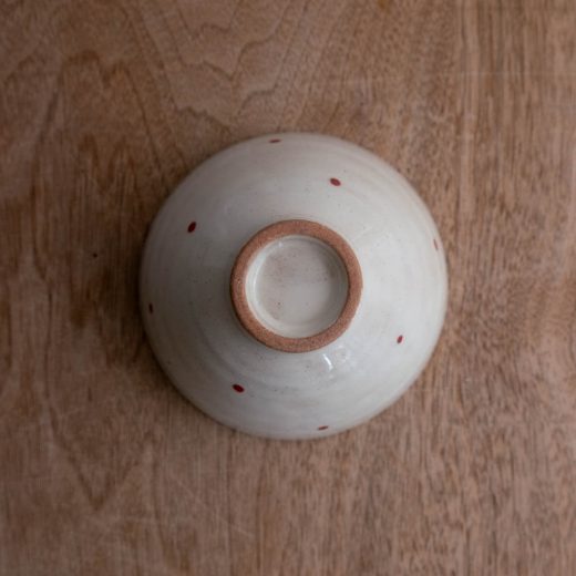 赤ドット茶碗 白（こぶり）