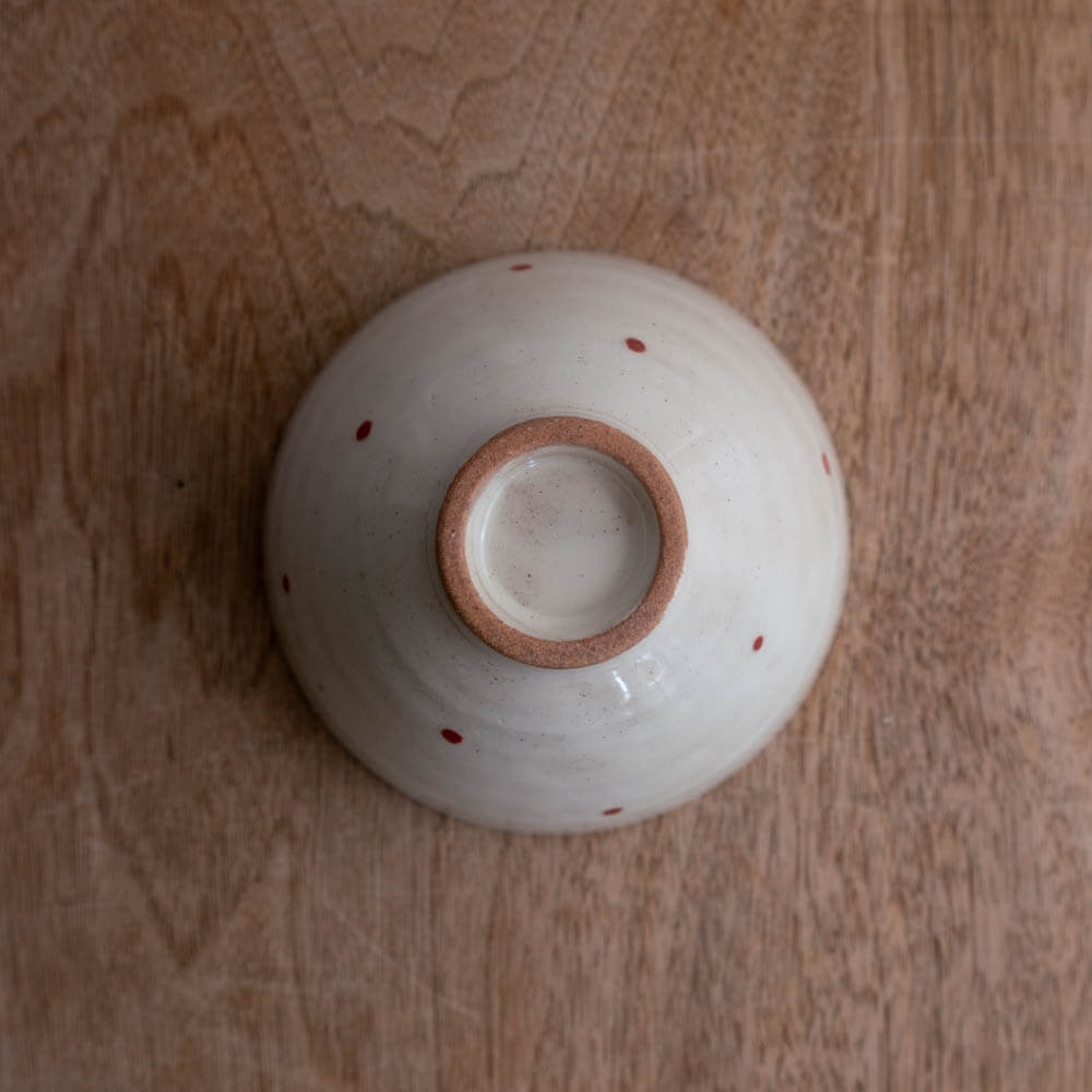 赤ドット茶碗 白（こぶり）