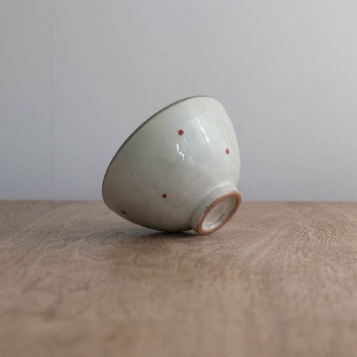 赤ドット茶碗 白（こぶり）