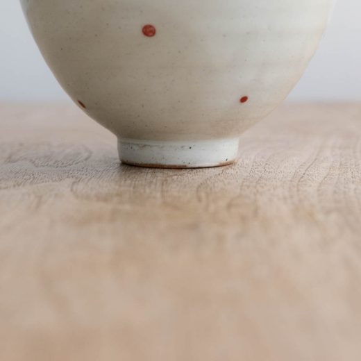赤ドット茶碗 白（こぶり）