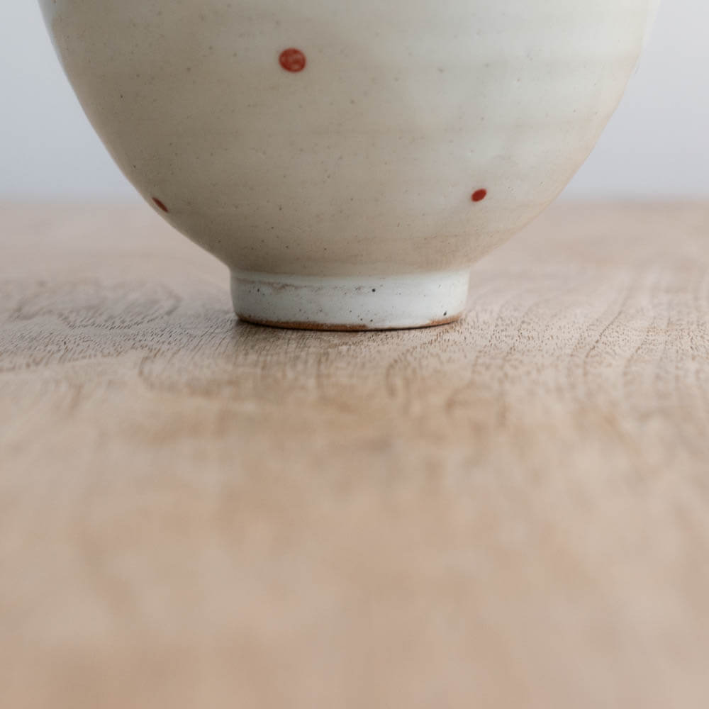 赤ドット茶碗 白（こぶり）