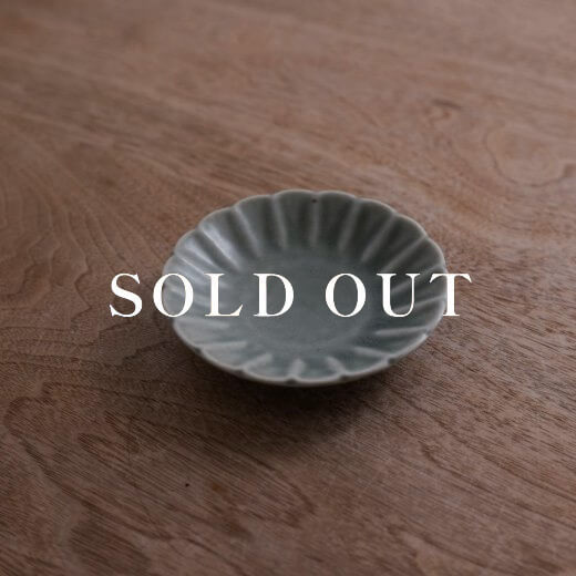 アウトレット食器（器市）の花型小皿 スモークGR 売り切れ