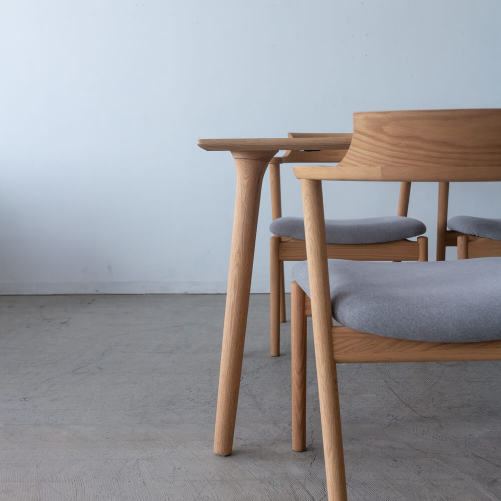 ［現品SALE］TWS ダイニング5点セット（テーブル150×85／テーパー4本脚）レッドオーク材 FC色＋セブルバチェア4脚（グレー）