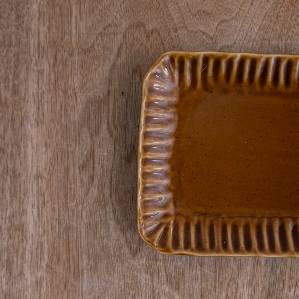 【WEB限定】MINO 削ぎ 角皿 アメ釉 -器市-