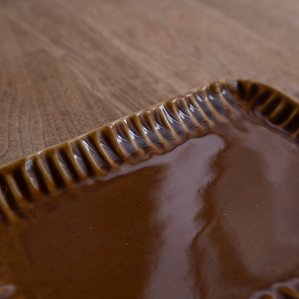 【WEB限定】MINO 削ぎ 角皿 アメ釉 -器市-