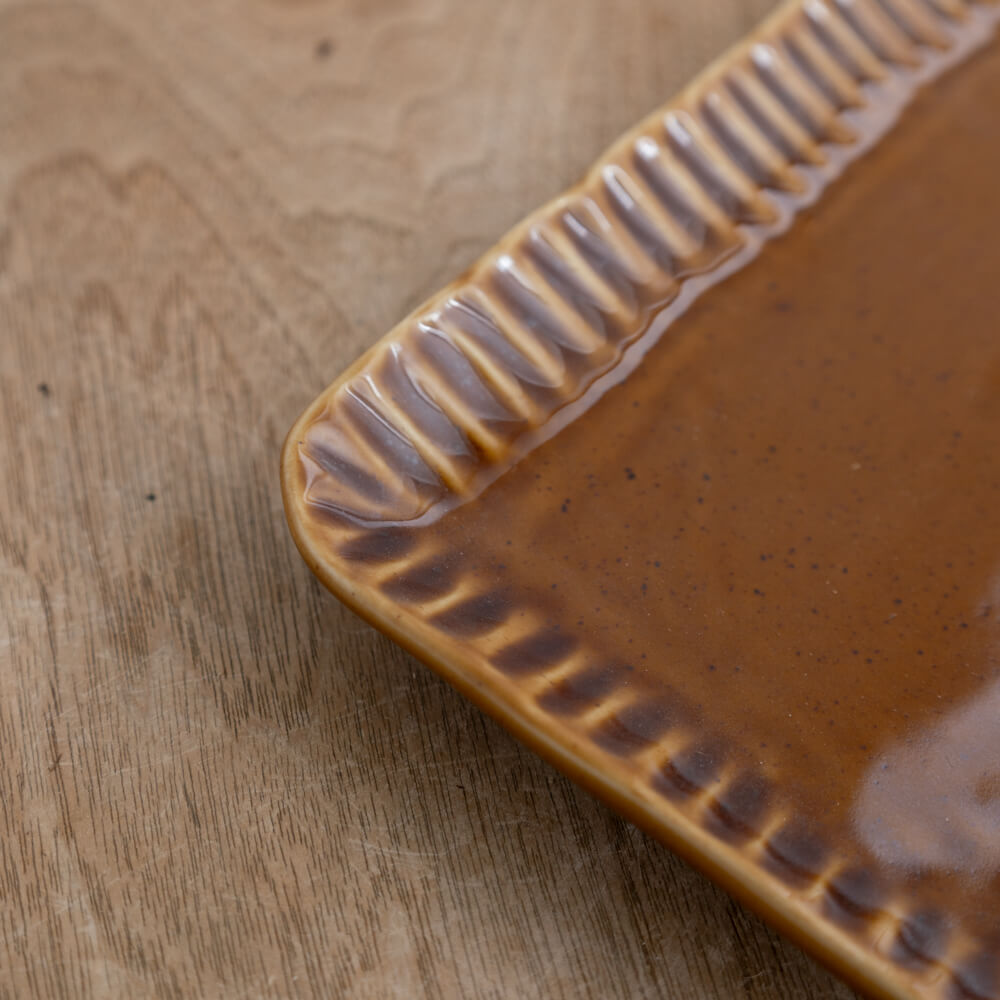 【WEB限定】MINO 削ぎ 角皿 アメ釉 -器市-