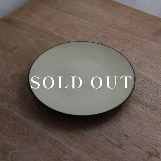 アウトレット食器（器市）の淵さび貫入 メタ22cm皿 売り切れ