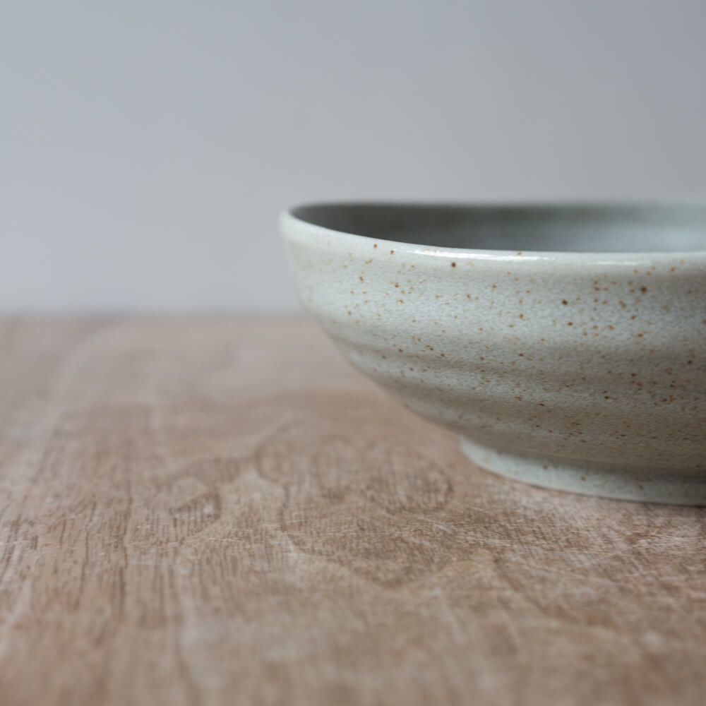 灰粉引刷毛目 ロクベ6寸ボール -器市-