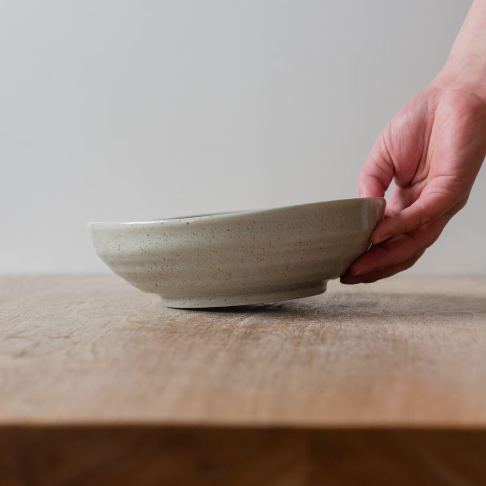 灰粉引刷毛目 ロクベ6寸ボール -器市-