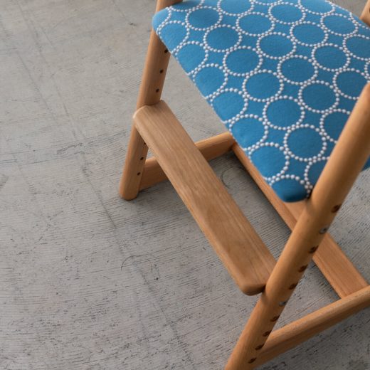 ［アップサイクル品］木馬舎 キッズチェア 国産ブナ材 ミナ ペルホネン tambourine ブルー