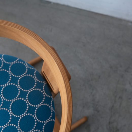 ［アップサイクル品］木馬舎 キッズチェア 国産ブナ材 ミナ ペルホネン tambourine ブルー