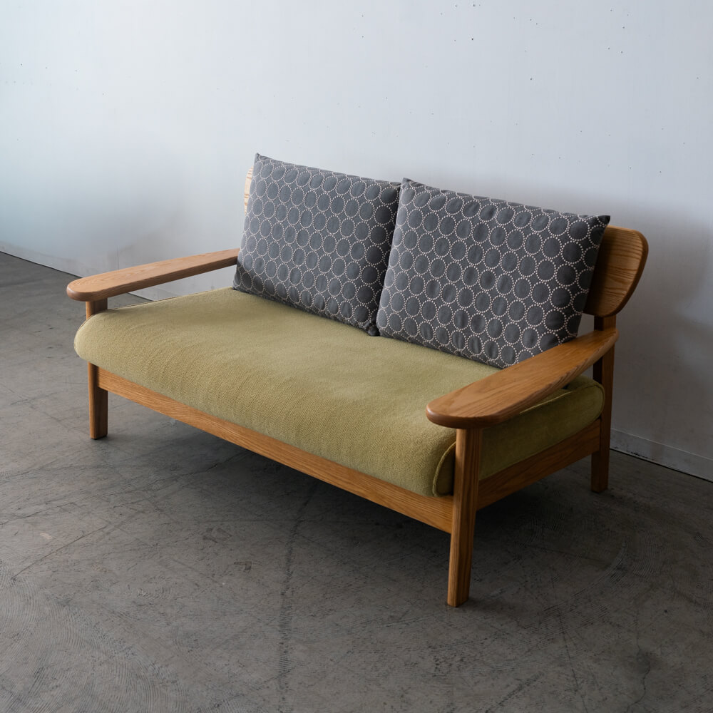 ［アップサイクル品］飛騨産業 chigusa 2人掛けソファ レッドオーク無垢材 ミナペルホネン tambourine