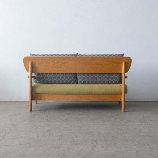 ［アップサイクル品］飛騨産業 chigusa 2人掛けソファ レッドオーク無垢材 ミナペルホネン tambourine